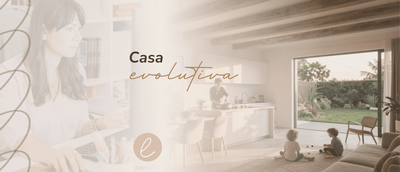 Enza Lacalamita al computer con il progetto di una casa evolutiva per accompagnare la crescita della famiglia